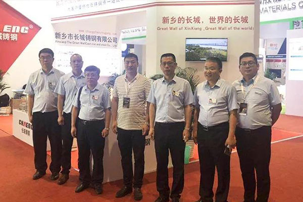 與中鑄協執(zhí)行副會長兼秘書長張志勇（右三）合影